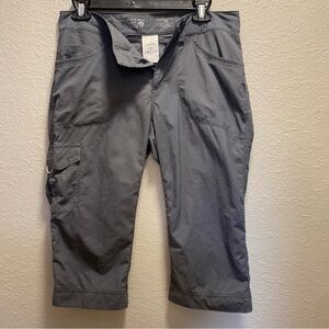 Mountain Hardwear womens Charcoal long shorts. 8 size. 18”inseam